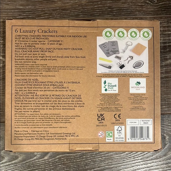 Tom Smith Christmas Crackers - Picture 2 of 5